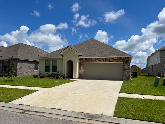 Building Photo - 7540 Trailview Dr