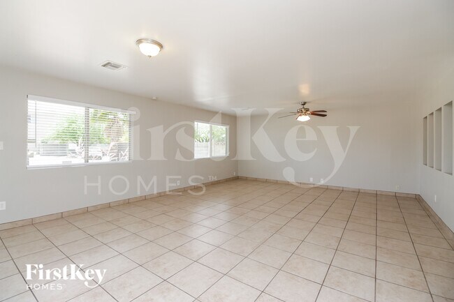 Foto del edificio - 14623 N 32nd Pl