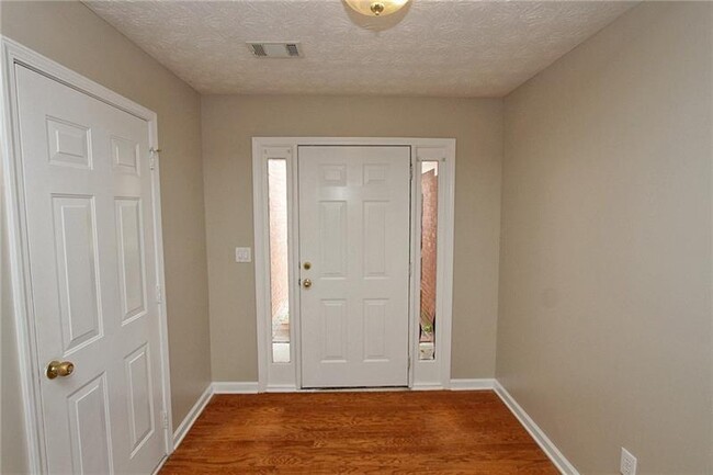 Building Photo - 1490 Creek Pointe Cir