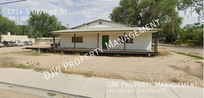 Building Photo - Huge Storage Unit w/Garage Door Access!