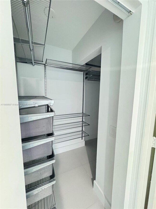 Foto del edificio - 60 SW 13th St