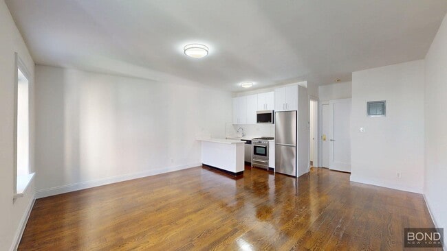 Building Photo - 39 E 65th St