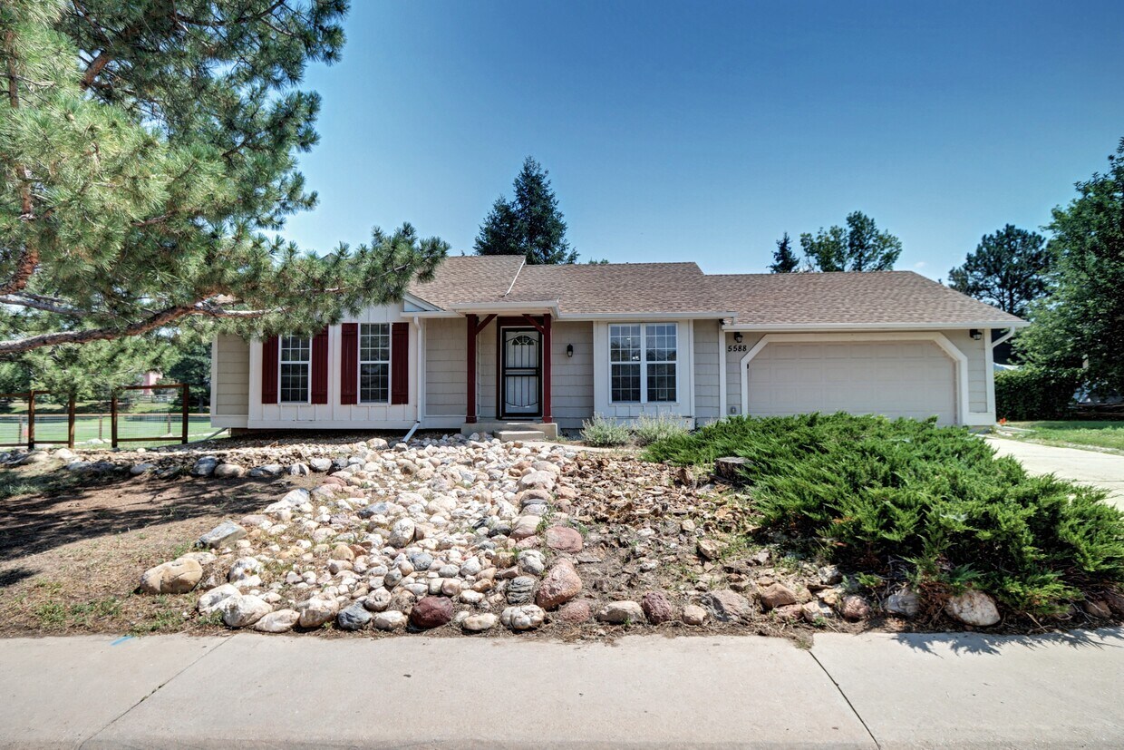 Foto principal - 5588 S Netherland St