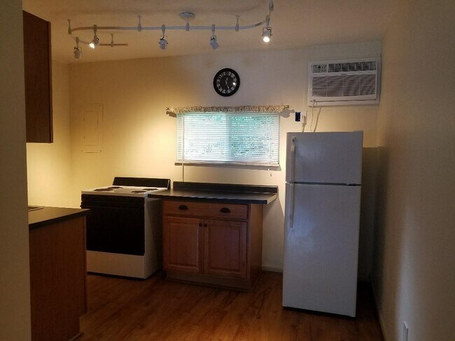 Kitchen - 81 W North St