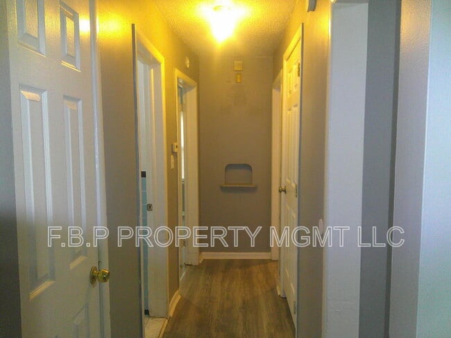 Building Photo - 18545 Riverview St