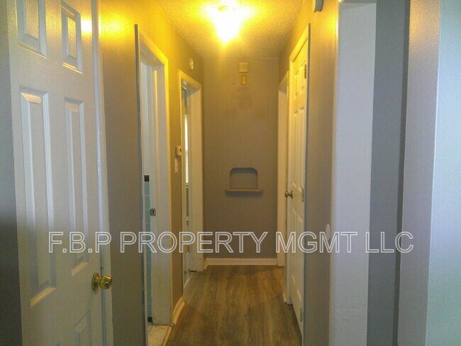 Foto del edificio - 18545 Riverview St