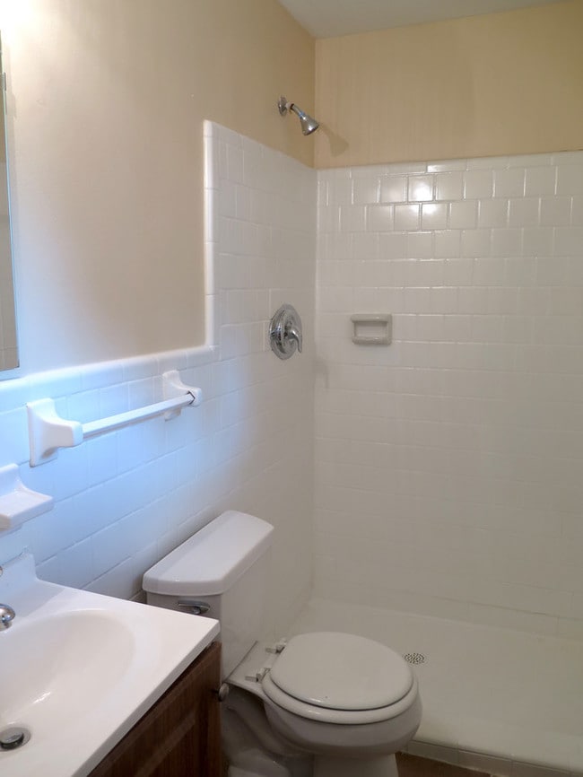 Building Photo - Cozy Decatur Duplex
