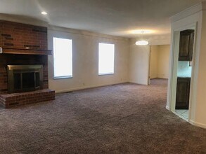 Building Photo - 11906 Shady Trail Ln