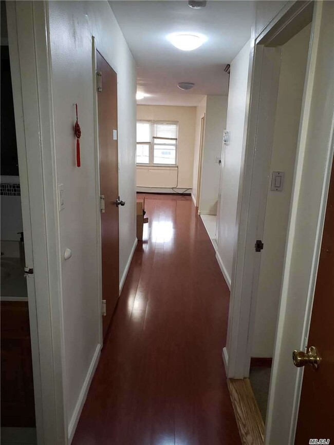 Foto del edificio - 78-10 Parsons Blvd