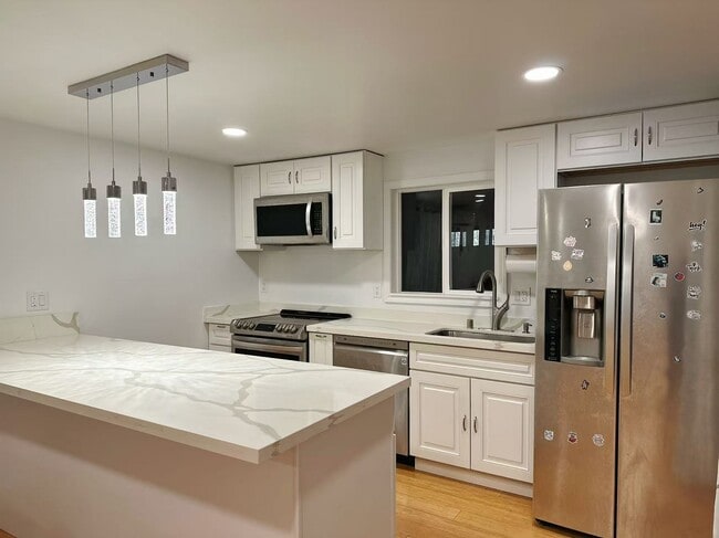 Cocina - 2102 N 192nd St