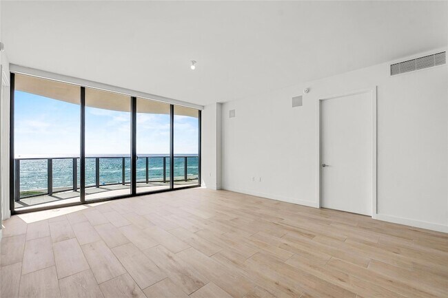 Foto del edificio - 900 N Ocean Blvd