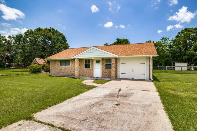 Foto del edificio - 908 Redberry Hill St