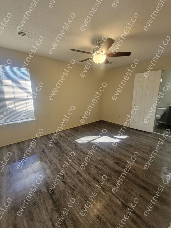 Building Photo - 870 Barrington Woods Cove