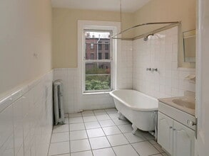 Building Photo - 292 Putnam Ave