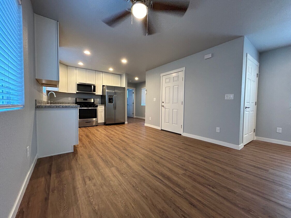 Primary Photo - Free October Rent! New 2 Bed/2 Bath Home i...