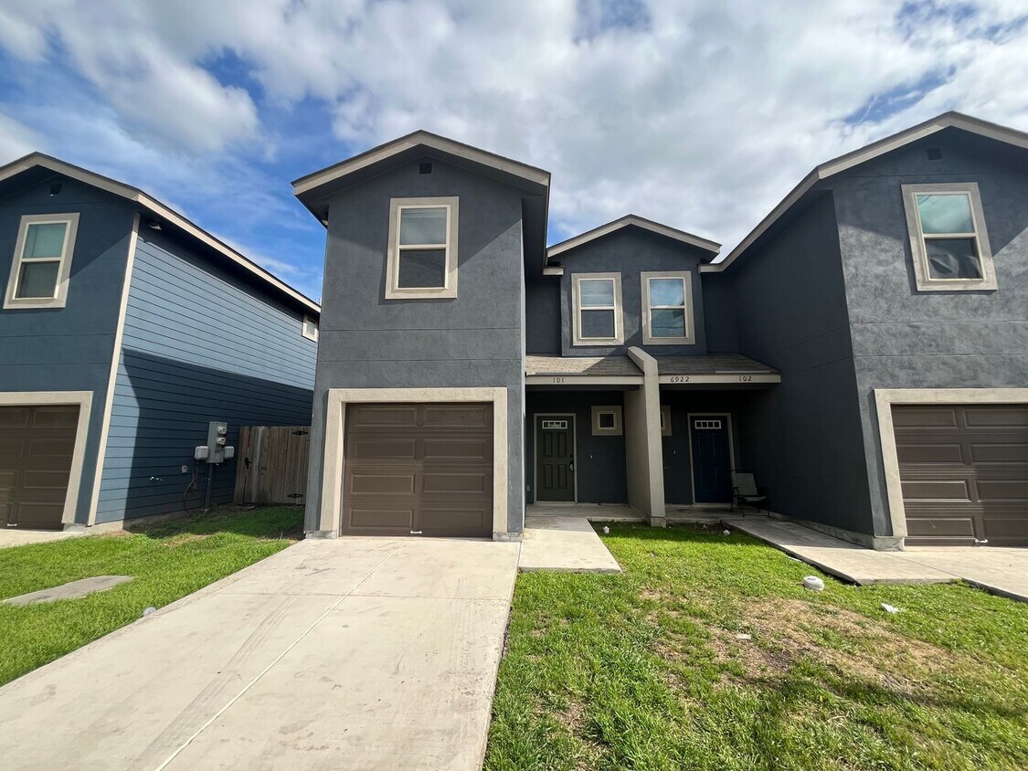 Primary Photo - 6922 Lakeview Dr. #101, San Antonio, TX. 7...