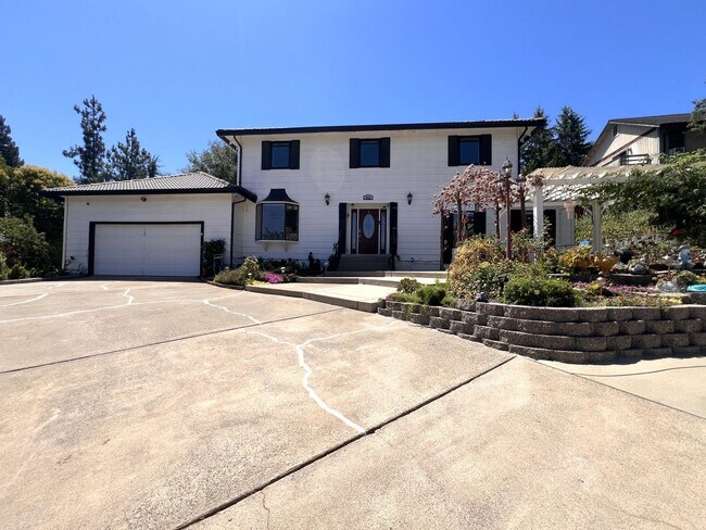 Building Photo - 912 Yosemite Ln