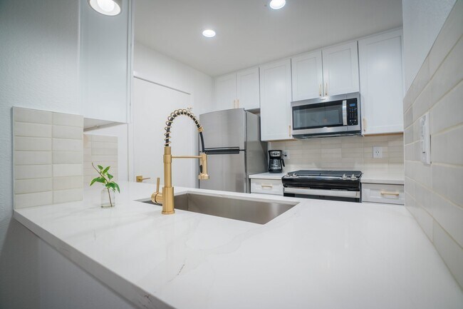 Building Photo - 7885 W Flamingo Rd