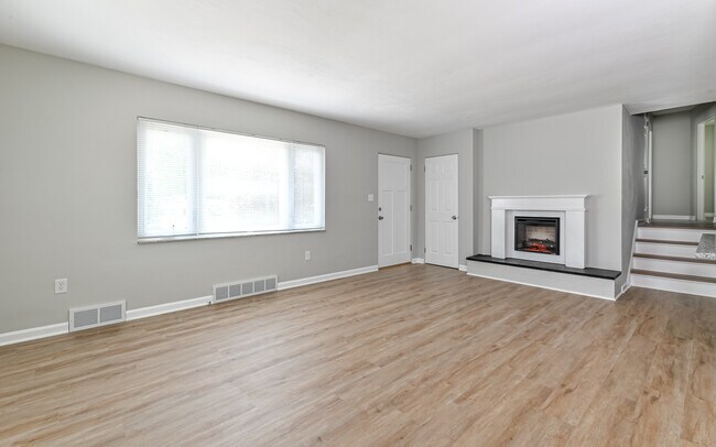 Family Room - 2437 Saddle Dr
