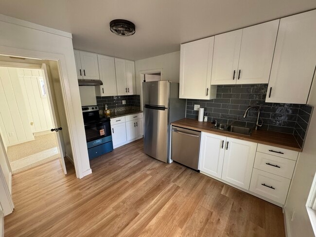 Building Photo - 36 Ash Ave