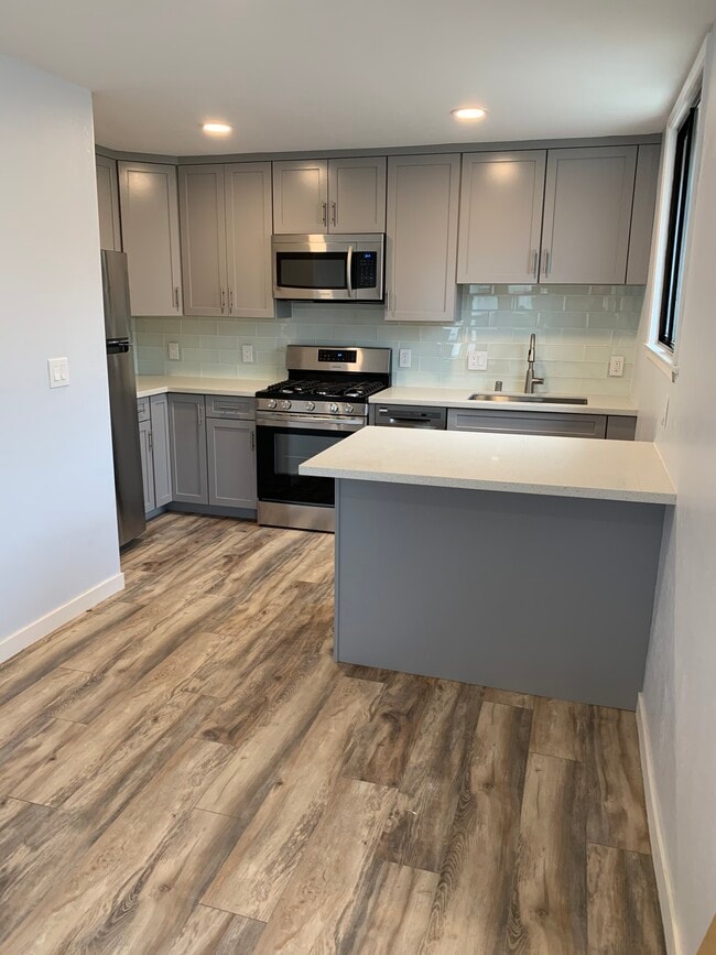 Kitchen - 724 2nd Ave