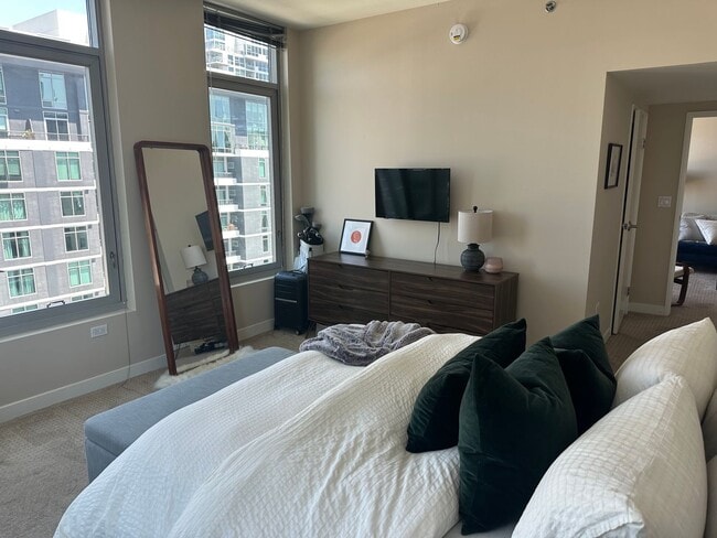 Building Photo - 1 Bedroom on the 16th Floor at Acqua Vista...