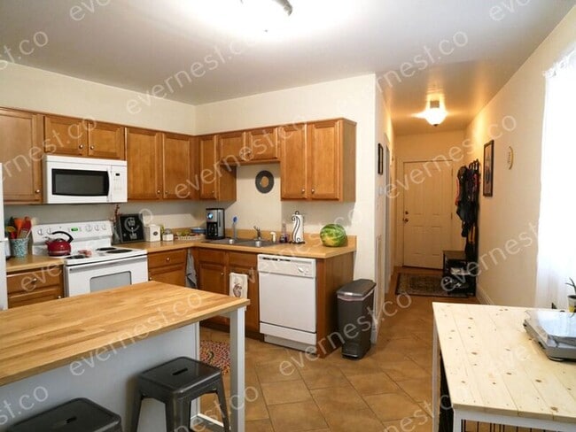 Building Photo - 614 N 23rd St