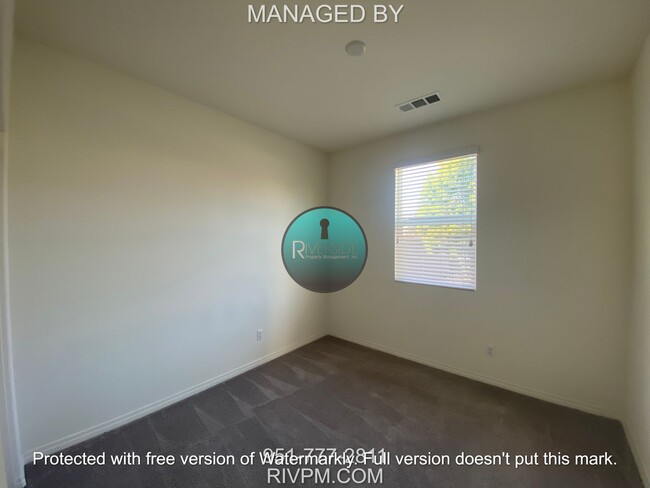 Building Photo - Spacious Newer Build 4 Bed 3bath Home Avai...