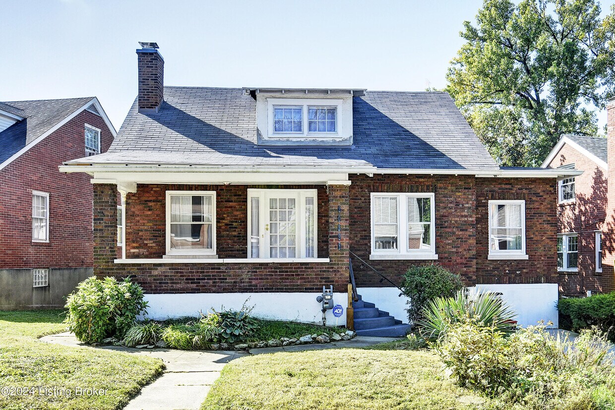 Primary Photo - 2032 Lakeside Dr