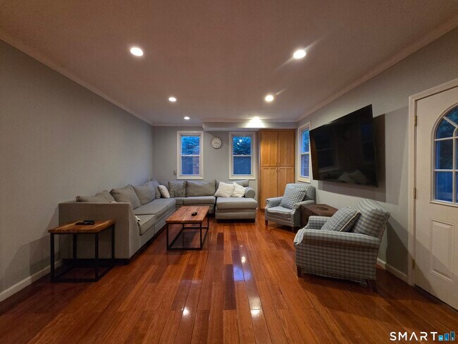 Foto del edificio - 156 Fieldcrest Rd