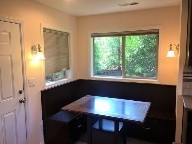 Foto del edificio - 10600 SW Evergreen Dr