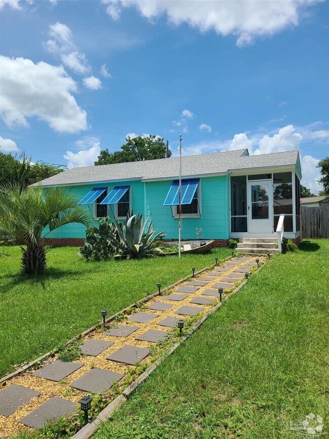 Building Photo - 4 NW Gilliland Rd