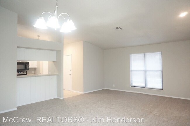 Foto del edificio - 8200-8202 N 116th E Ave