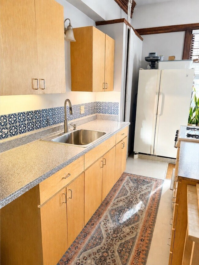 Foto del edificio - 2204 Grand Ave S