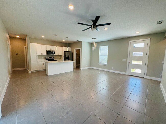 Foto del edificio - BEAUTIFUL Home 4 Bedroom, 2 Bathroom in Po...