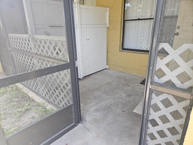 Foto del edificio - 7910 NW 70th Ct
