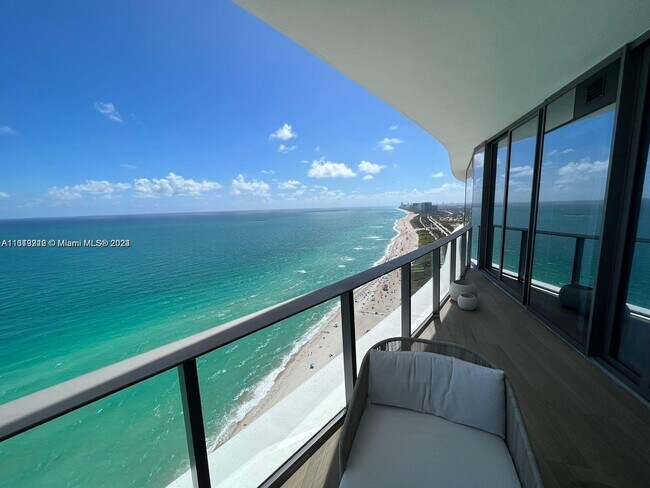 Foto del edificio - 15701 Collins Ave