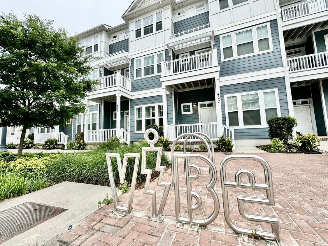 Primary Photo - Available NOW in the Vibe District - 3 Blo...