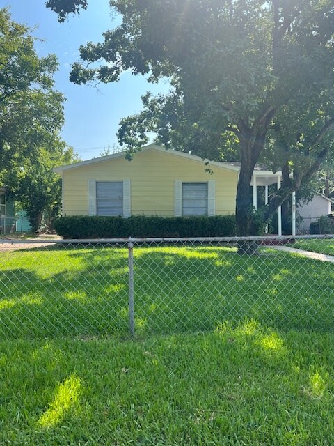 Foto principal - 1202 11th St N