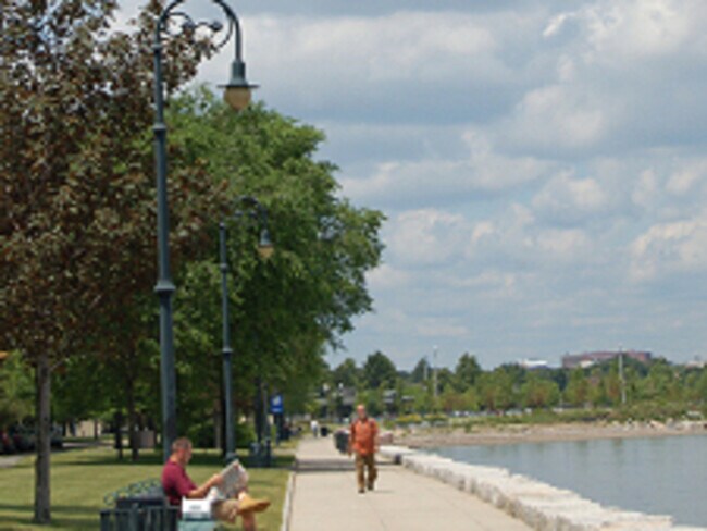 Foto del edificio - 28 Oyster Bay Rd
