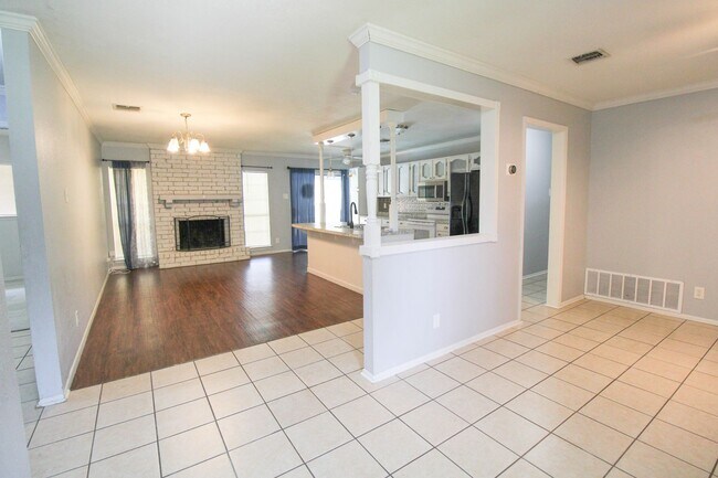 Building Photo - 10535 Breeds Hill Dr