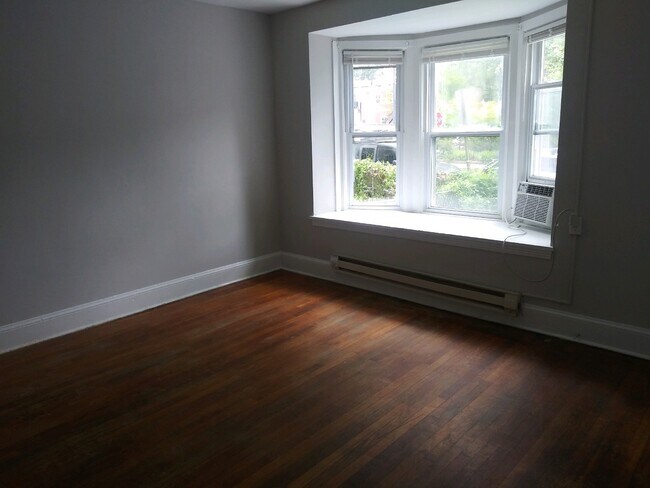 Building Photo - 1226 Staples St NE