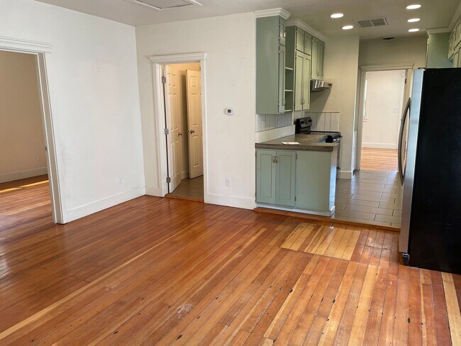 Foto del edificio - 325 N Jefferson St