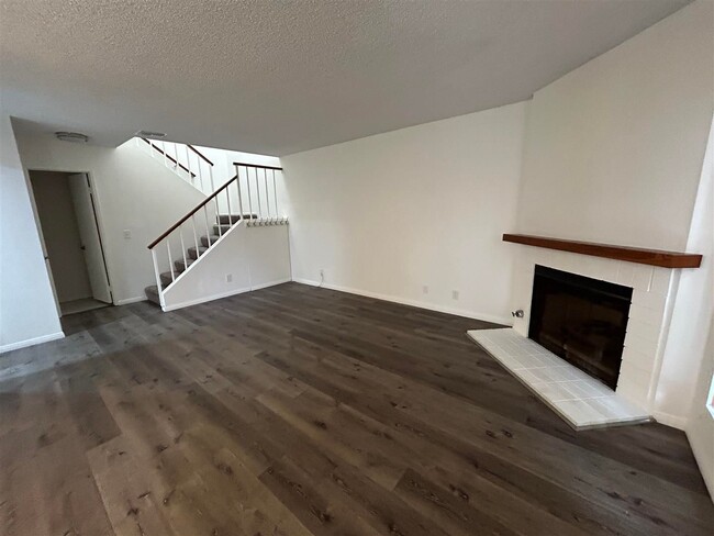 Foto del edificio - 2 story - 2 Bedroom, 1.5 baths Condo for r...