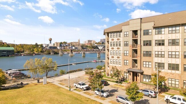 Foto del edificio - 445 W Blount Ave