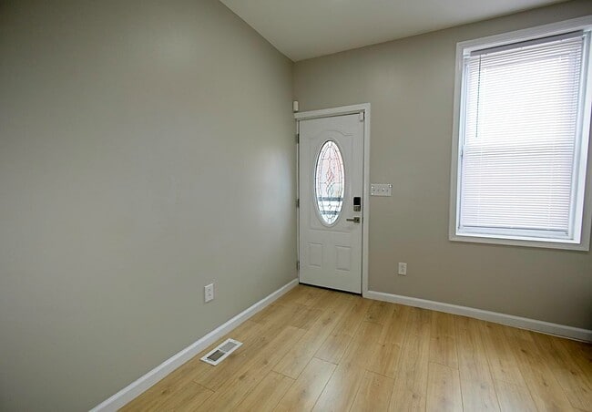 Building Photo - 1961 N Croskey St