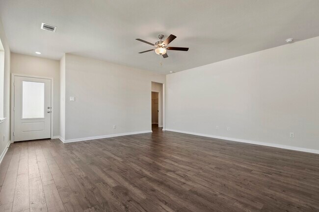 Building Photo - 16446 Honeysuckle Hl Dr