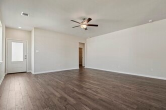 Building Photo - 16446 Honeysuckle Hl Dr