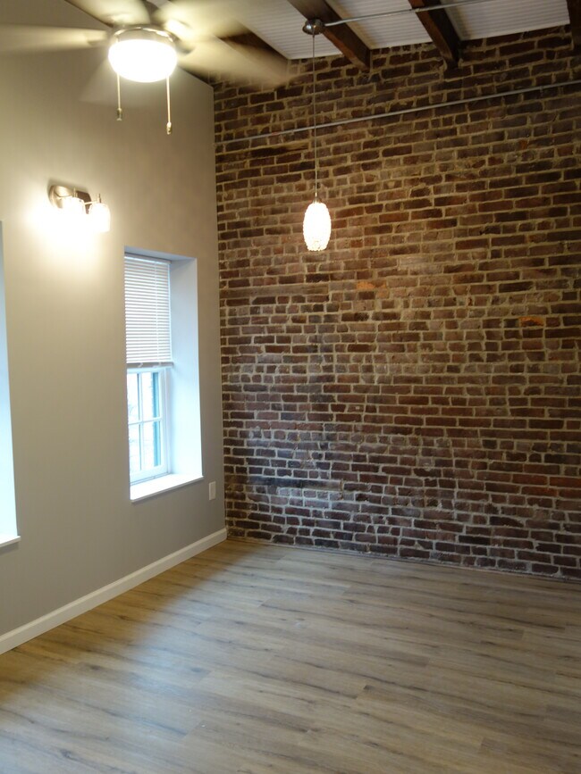 Building Photo - 194 Washington St