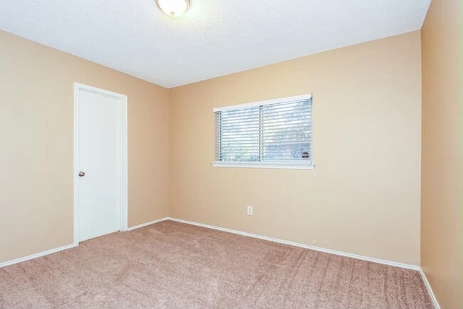 Foto del edificio - 4969 Briar Oaks Ln